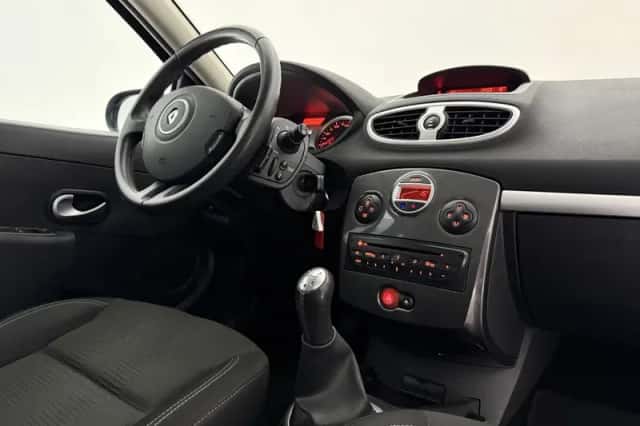 Renault Clio (2011) thumbnail 4