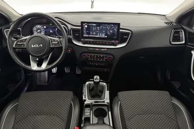 Kia Ceed (2024) thumbnail 2