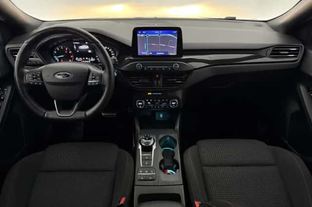 Ford Focus (2019) thumbnail 2