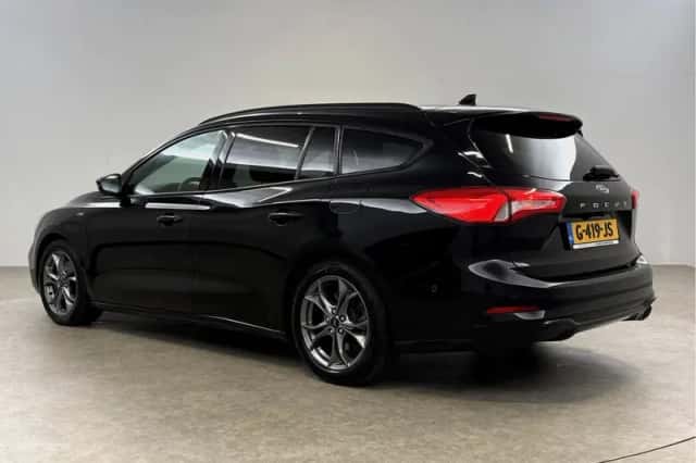 Ford Focus (2019) thumbnail 3