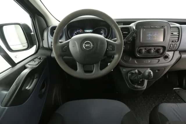 Opel Vivaro (2016) thumbnail 2