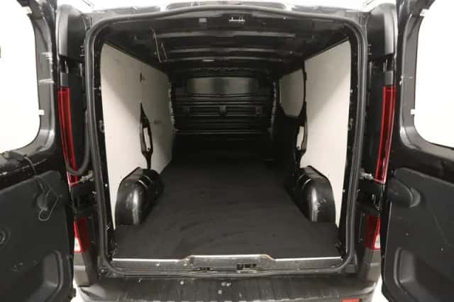 Opel Vivaro (2016) thumbnail 3