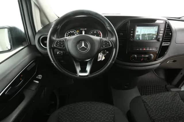 Mercedes-Benz Vito (2022) thumbnail 2