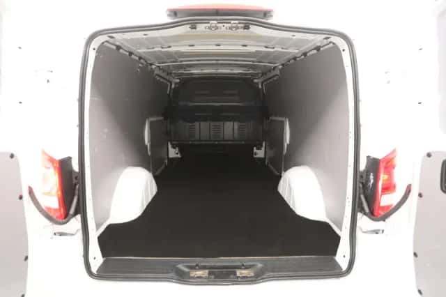 Mercedes-Benz Vito (2022) thumbnail 3