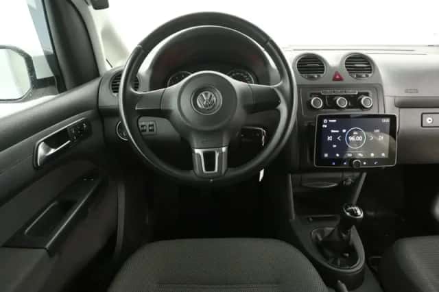 Volkswagen Caddy (2011) thumbnail 2
