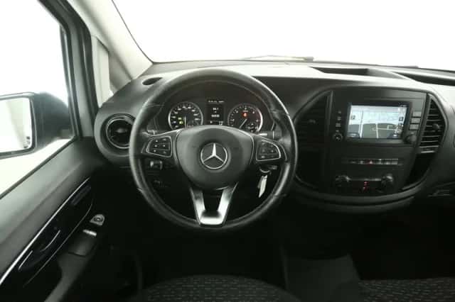 Mercedes-Benz Vito (2021) thumbnail 2