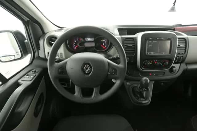 Renault Trafic (2018) thumbnail 2