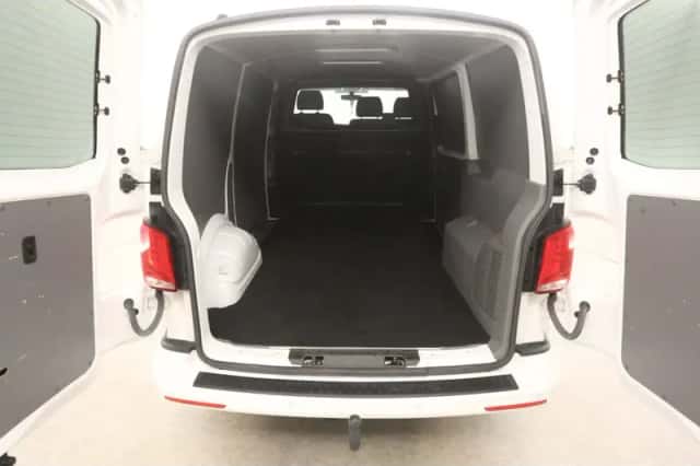 Volkswagen Transporter (2022) thumbnail 3