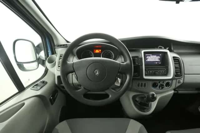 Renault Trafic (2013) thumbnail 2