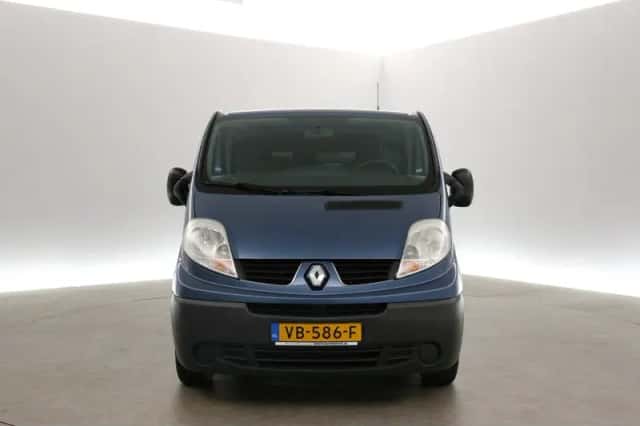 Renault Trafic (2013) thumbnail 6