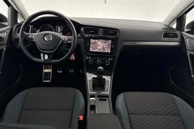 Volkswagen Golf (2020) thumbnail 2