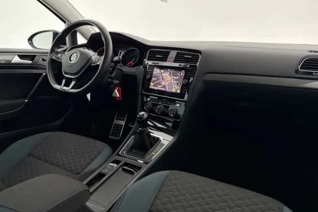 Volkswagen Golf (2020) thumbnail 4