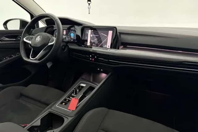 Volkswagen e-Golf (2020) thumbnail 4