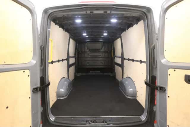 Volkswagen Crafter (2020) thumbnail 3