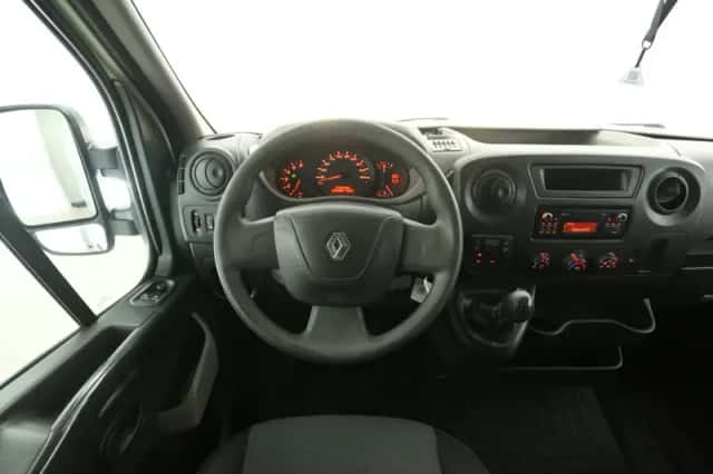 Renault Master (2017) thumbnail 2