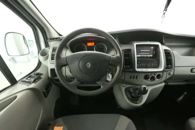 Renault Trafic (2012) thumbnail 2