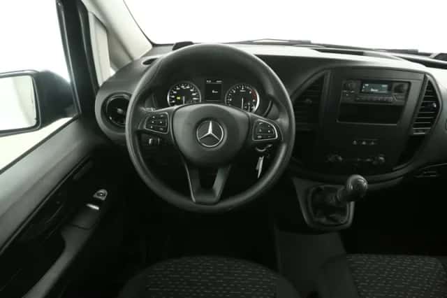 Mercedes-Benz Vito (2022) thumbnail 2