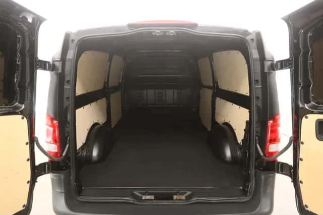 Mercedes-Benz Vito (2022) thumbnail 3