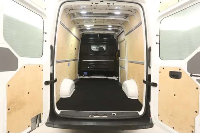 Volkswagen Crafter (2020) thumbnail 3