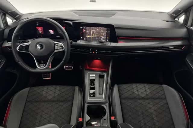 Volkswagen Golf (2021) thumbnail 2