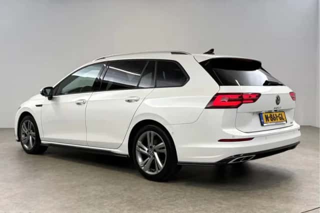 Volkswagen Golf (2021) thumbnail 3