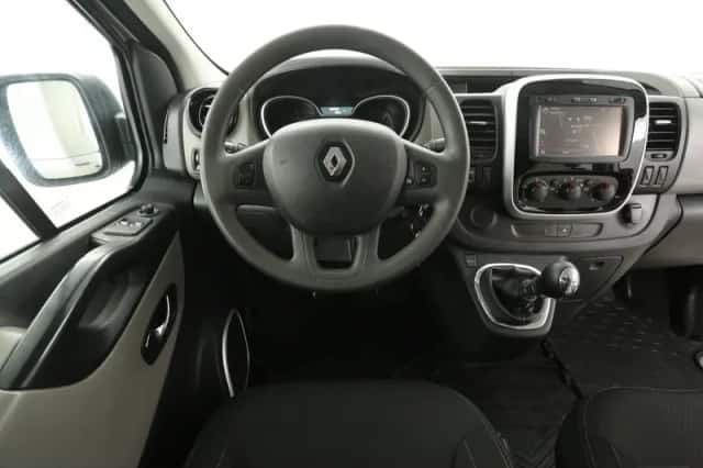 Renault Trafic (2017) thumbnail 2