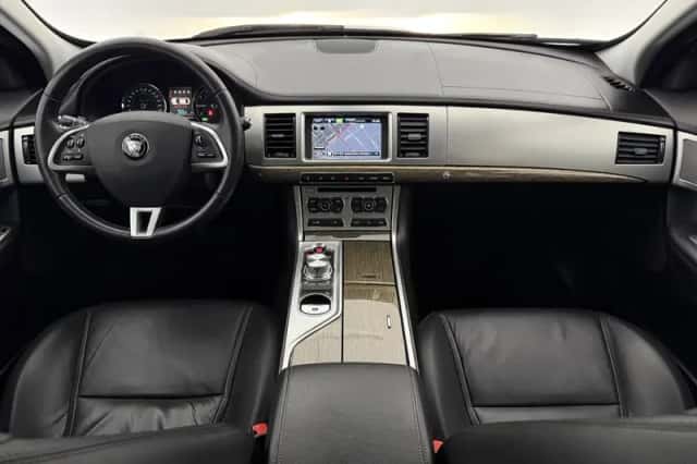Jaguar XF (2014) thumbnail 2