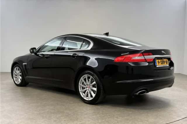 Jaguar XF (2014) thumbnail 3
