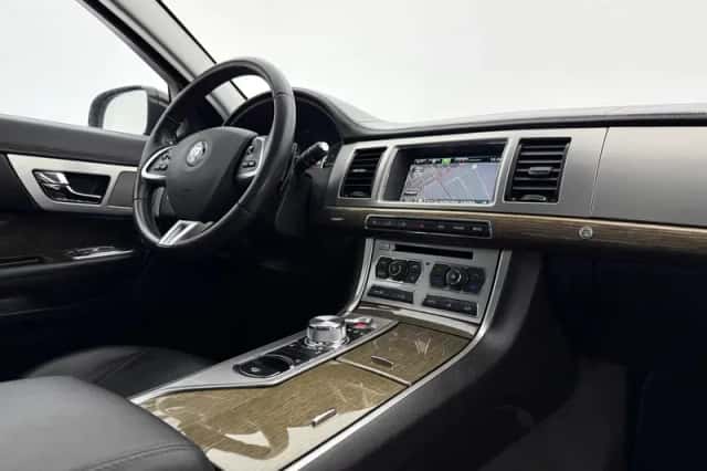 Jaguar XF (2014) thumbnail 4