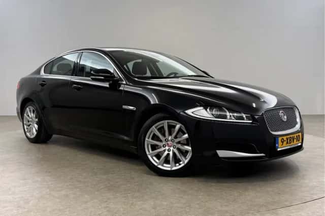 Jaguar XF (2014) thumbnail 6