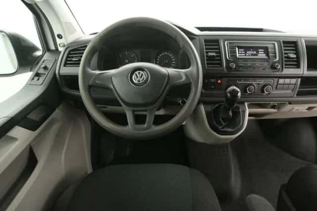 Volkswagen Transporter (2019) thumbnail 2