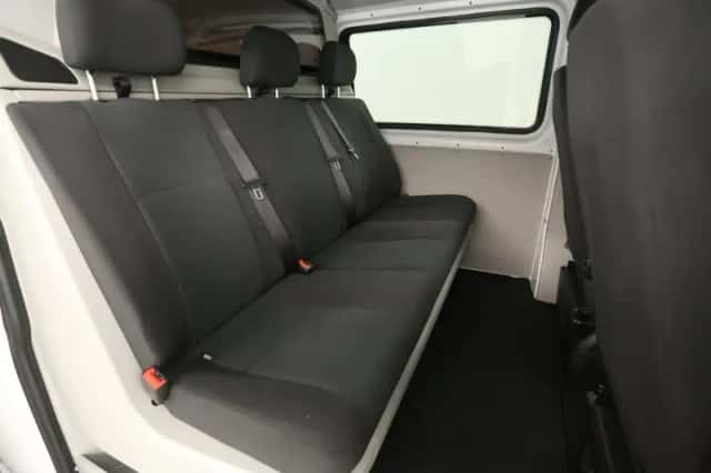 Volkswagen Transporter (2019) thumbnail 3