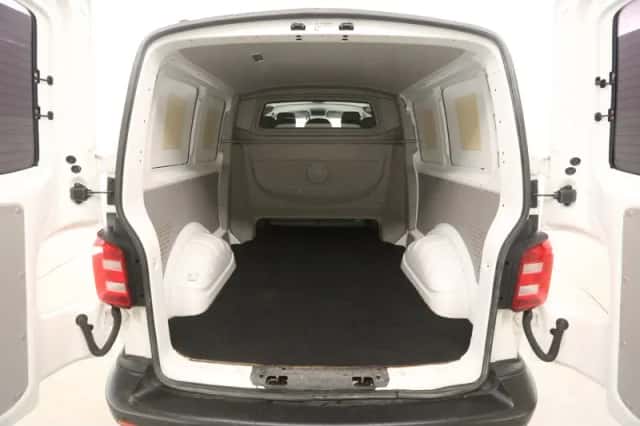 Volkswagen Transporter (2019) thumbnail 4