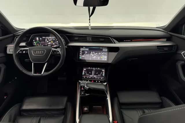 Audi e-tron (2021) thumbnail 2