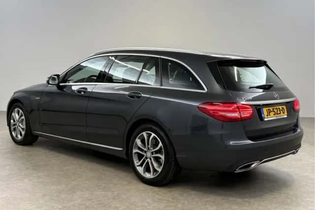 Mercedes-Benz C-Klasse (2015) thumbnail 3
