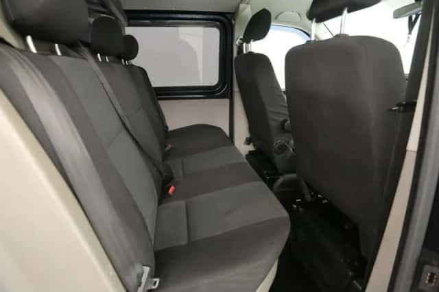 Volkswagen Transporter (2018) thumbnail 3