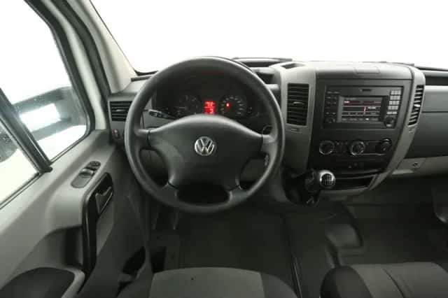 Volkswagen Crafter (2016) thumbnail 2