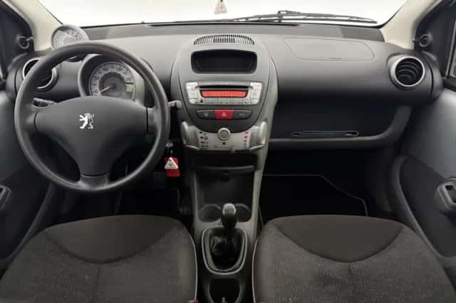 Peugeot 107 (2011) thumbnail 2