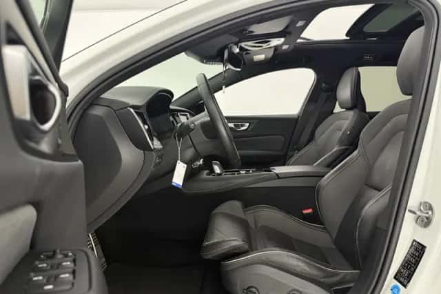 Volvo V60 (2022) thumbnail 4