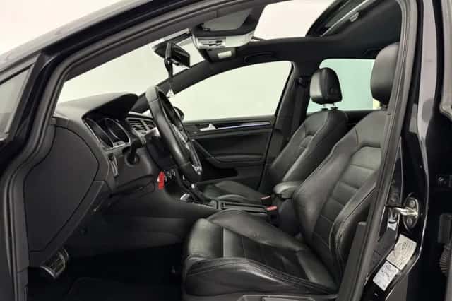 Volkswagen Golf (2015) thumbnail 4