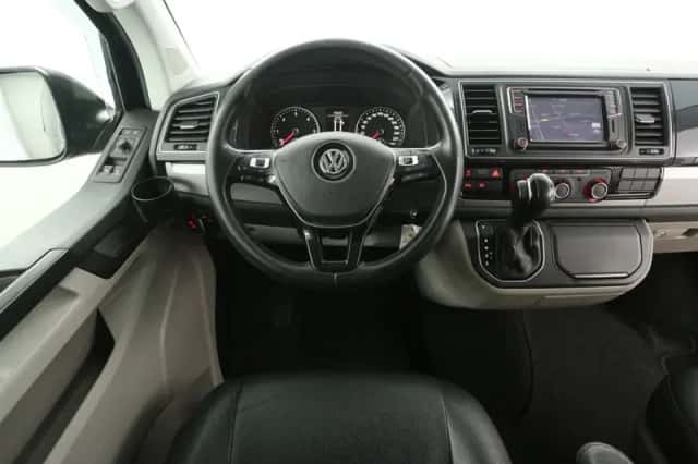 Volkswagen Transporter (2017) thumbnail 2