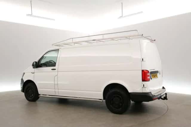 Volkswagen Transporter (2018) thumbnail 4