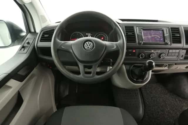 Volkswagen Transporter (2020) thumbnail 2