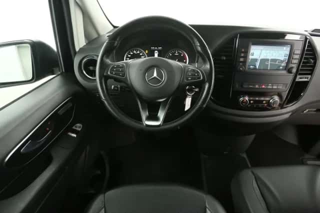 Mercedes-Benz Vito (2021) thumbnail 2