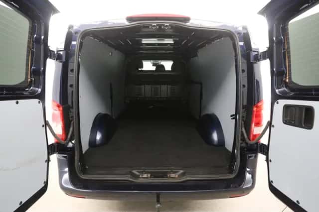Mercedes-Benz Vito (2021) thumbnail 3