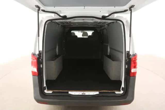 Mercedes-Benz Vito (2021) thumbnail 2