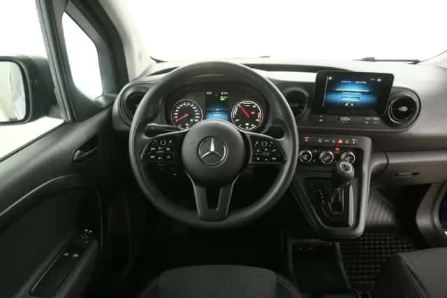 Mercedes-Benz eCitan (2024) thumbnail 2