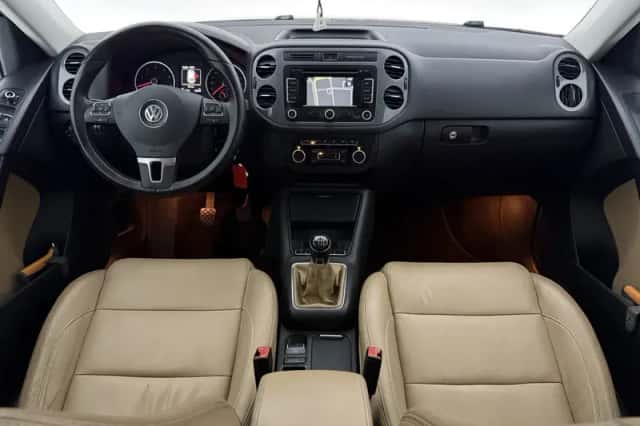 Volkswagen Tiguan (2015) thumbnail 2