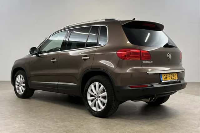 Volkswagen Tiguan (2015) thumbnail 3