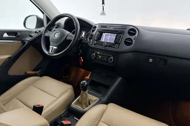Volkswagen Tiguan (2015) thumbnail 4